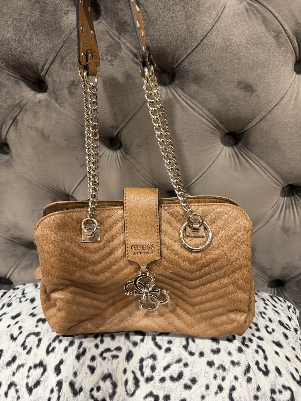 REAL AUTHENTIC VINTAGE GUESS Quilted Camel Shoulder Bag with Gold Chain Strap
